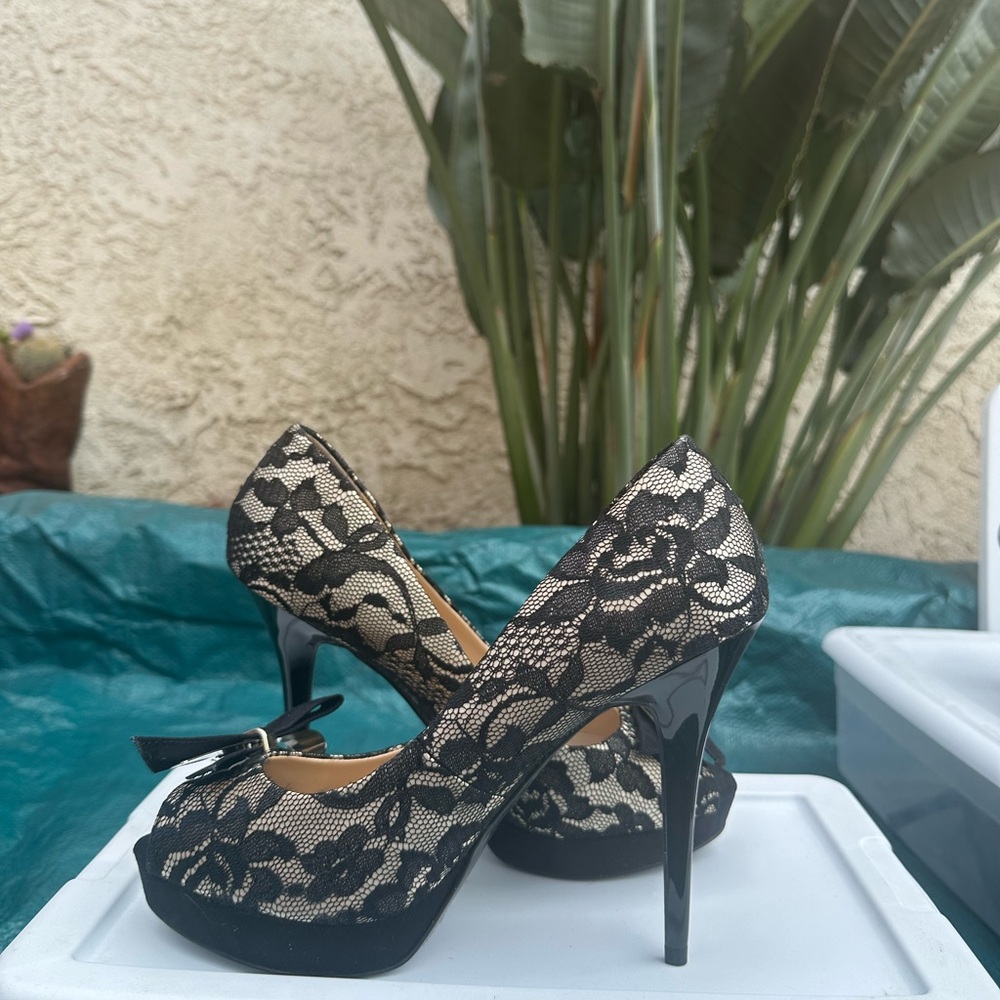 Guess Black and Cream Stiletto Heels